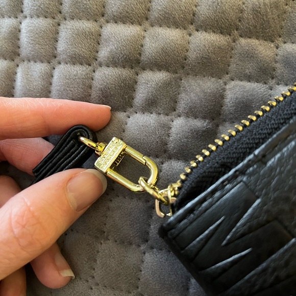 Steve Madden Black Embossed Wallet Clutch, removable strap, multiple pockets - Picture 3 of 8